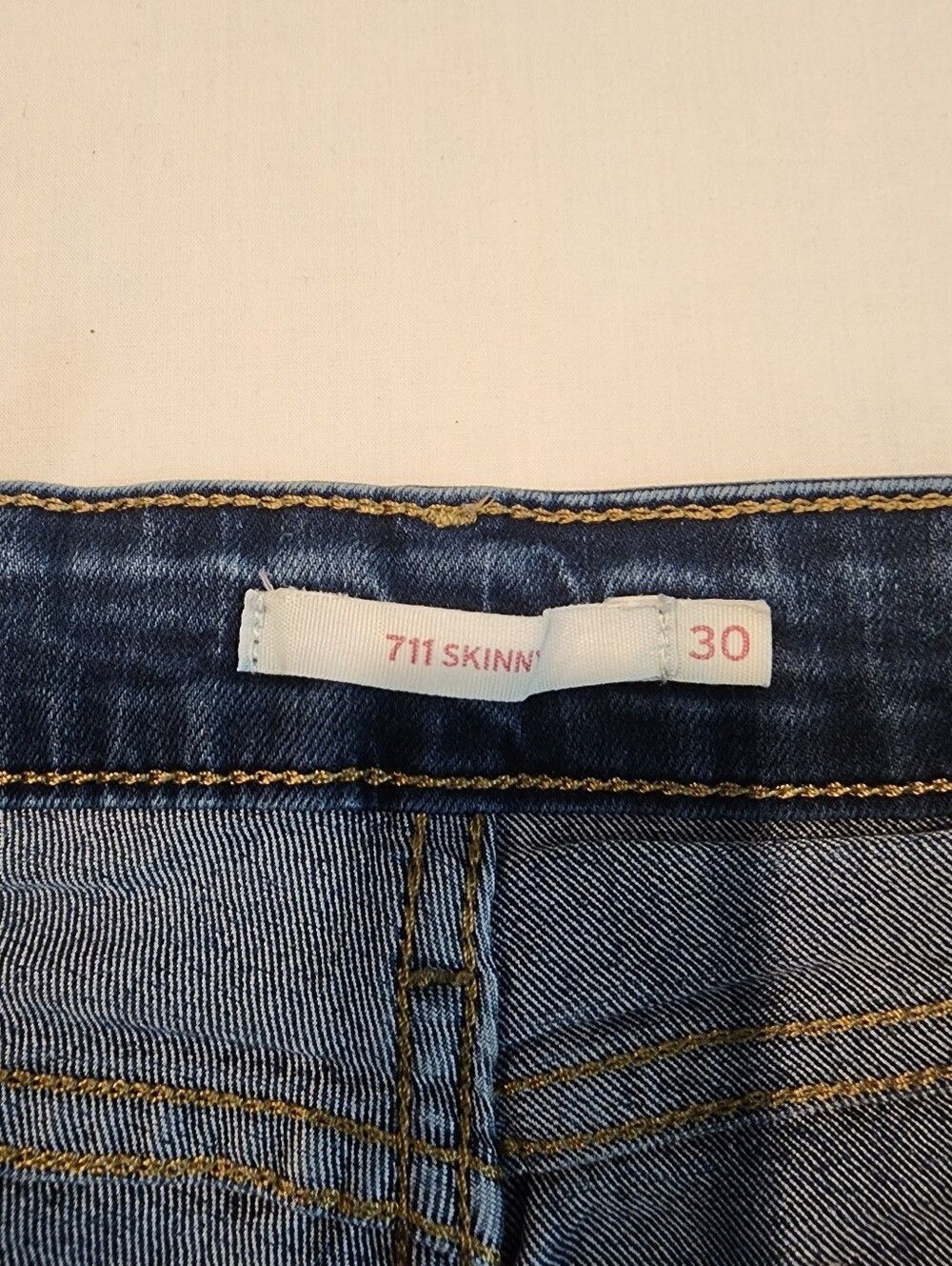 Levi's 711 Skinny Jeans in Medium Blue